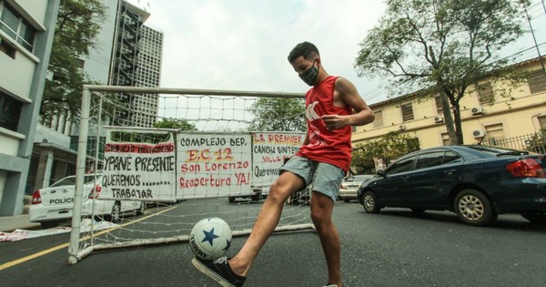 La Nación / Propietarios de canchas sintéticas exigen pronta reapertura para trabajar