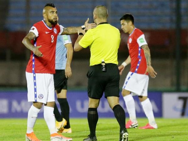 Chile se queja a la Conmebol por arbitraje de Éber Aquino