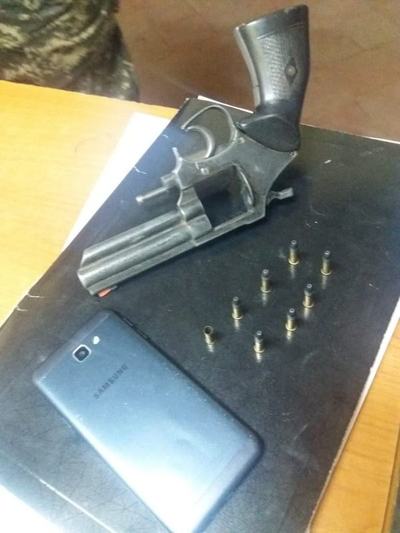 Persecución a balazos termina con dos detenidos en Limpio