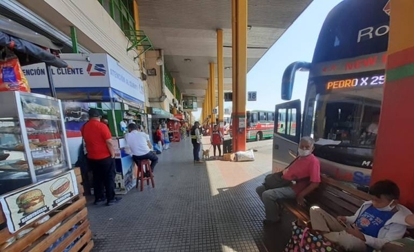 HOY / Movimiento en la Terminal de Asunción tras reanudación de viajes de mediana y larga distancia