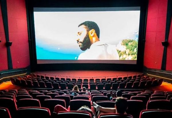 Sofocados por la pandemia, los cines de EEUU piden ayuda