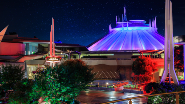HOY / Disney grabará una película inspirada en la atracción "Space Mountain"