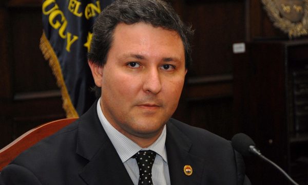 Filizzola considera «linchamiento» destitución de parlamentarios pedida por gremios