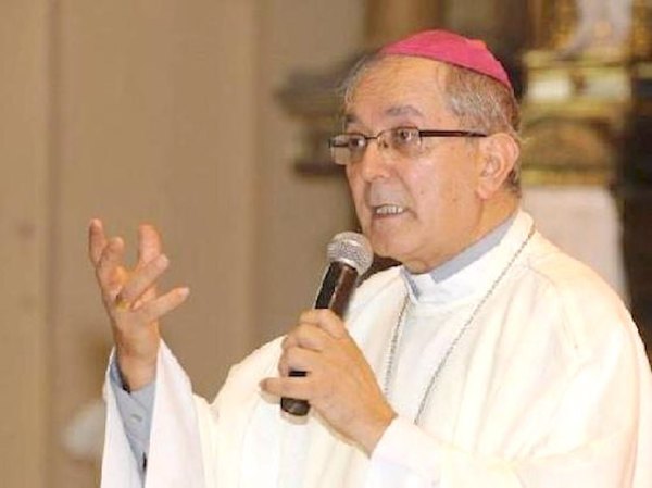 Crónica / Monseñor dio positivo al virus vai