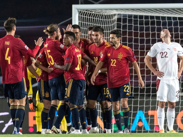 España vence sin lucirse a Suiza