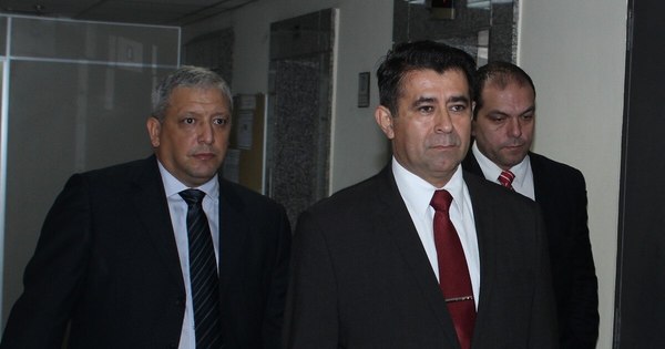 La Nación / El 15 de octubre definirán si excomandante de la Policía Francisco Alvarenga va a juicio oral