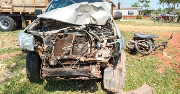 La Nación / Tres integrantes de una familia fallecen en accidente