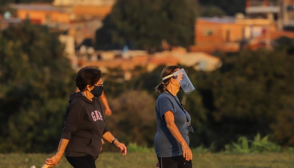 Contagiosidad de covid-19 es veinte veces mayor en espacios cerrados y mal aireados