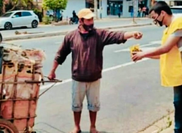 Crónica / El reciclador que ayudó en colecta de bomberos