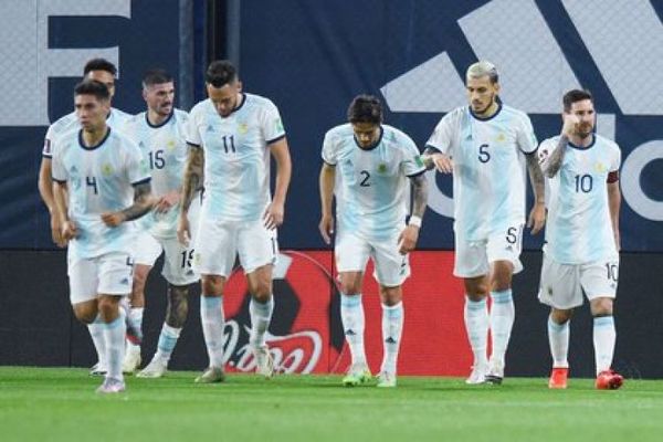 Penal salva el debut argentino ante Ecuador