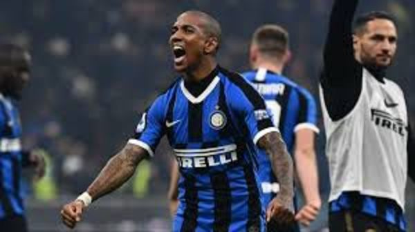 Ashley Young, sexto jugador del Inter positivo al covid-19 - Fútbol - ABC Color