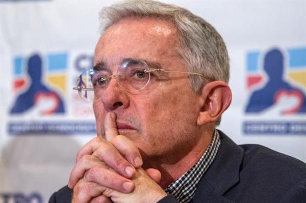 Álvaro Uribe recupera la libertad