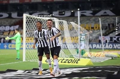 El Atlético Mineiro golea y sigue líder en Brasil
