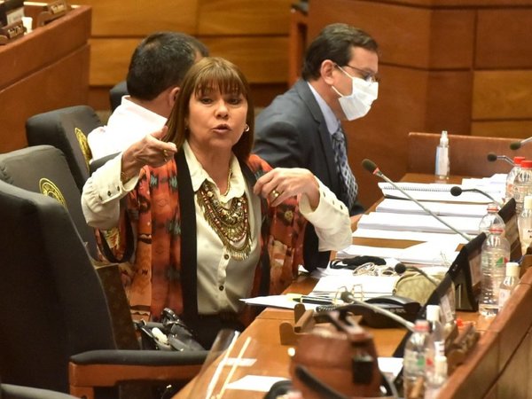 Kattya González anuncia campaña para denunciar sanción a Amarilla