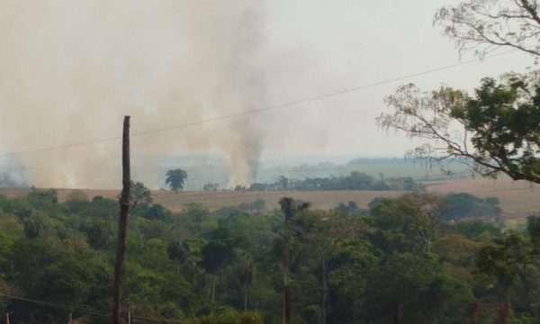 Invasores de reserva de Itakyry provocan incendio y pobladores exigen desalojo