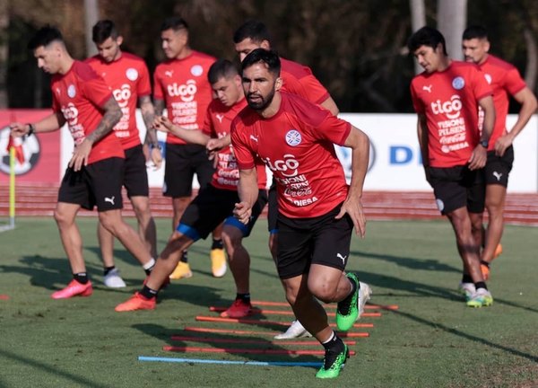 Crónica / (VÍDEO) ¡La Albirroja tiene un nuevo cantante entre su plantel!