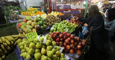 La Nación / Para hidratarse recomiendan agua y no jugos de frutas