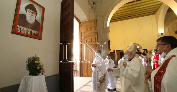 La Nación / Devotos ya pueden venerar al santo maronita San Chárbel, en la Catedral de Asunción