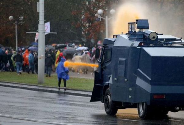 Arrestos y represión en una gran manifestación en Bielorrusia
