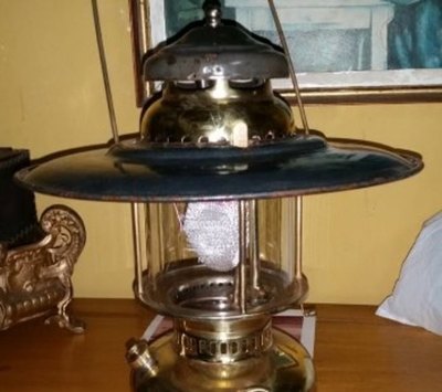 Crónica / ¿Te jode la Ande? Mirá estas lámparas a kerosene