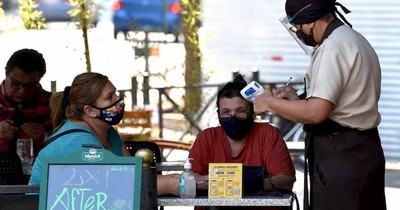 La Nación / “Tenemos que cuidarnos como si fuera la fase uno”