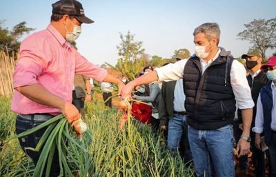 Abdo Benítez destaca reactivación económica e inversión