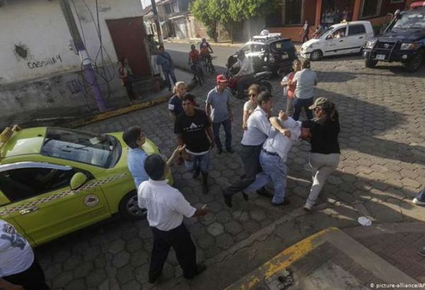 Paramilitares atacan a opositores y a periodistas en Nicaragua
