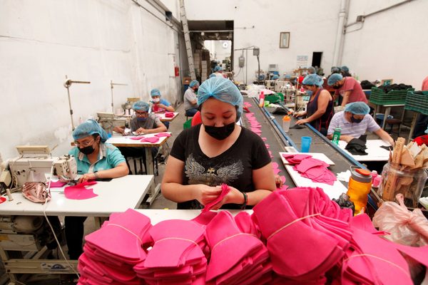 La producción industrial en México cae un 9 % anual en agosto - MarketData