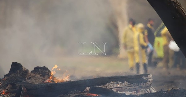 La Nación / Bomberos voluntarios siguen trabajando para combatir incendios