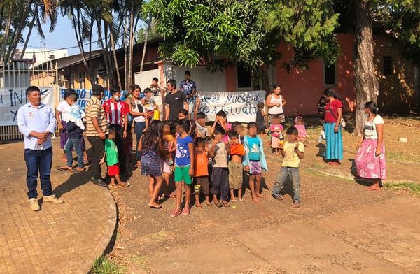 Indígenas se manifiestan para exigir apertura de una escuela  - ABC en el Este - ABC Color