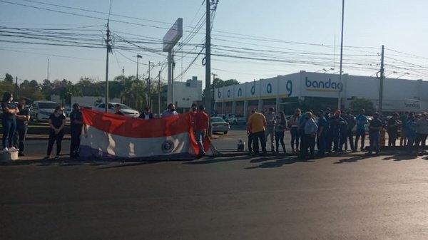 Carrizosa pide una salida ante eliminación de giro a la izquierda frente a su empresa - Megacadena — Últimas Noticias de Paraguay