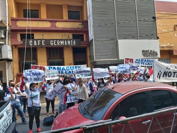 Protestan porque no pudieron rendir debido a fallas en la plataforma digital del MEC - Nacionales - ABC Color