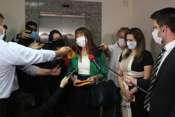 Celeste Amarilla presenta acción de inconstitucionalidad en contra de su suspensión » Ñanduti