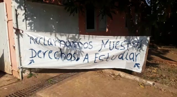 Indígenas piden aulas para su comunidad