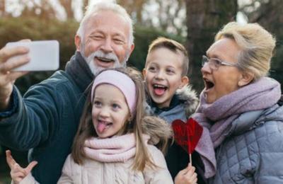 Los abuelos que cuidan esporádicamente a sus nietos viven más años - SNT