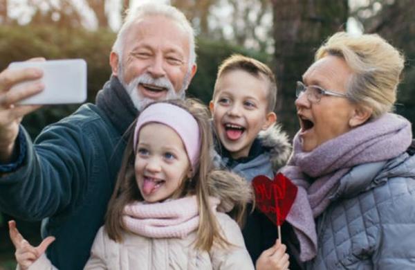 Los abuelos que cuidan esporádicamente a sus nietos viven más años - SNT