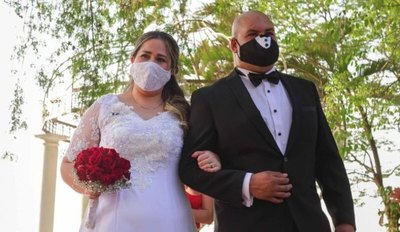 Crónica / Boda “camba” se hizo realidad y emocionó