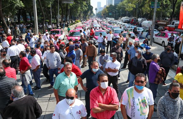 Taxistas protestan en Ciudad de México contra los chóferes de aplicaciones - MarketData