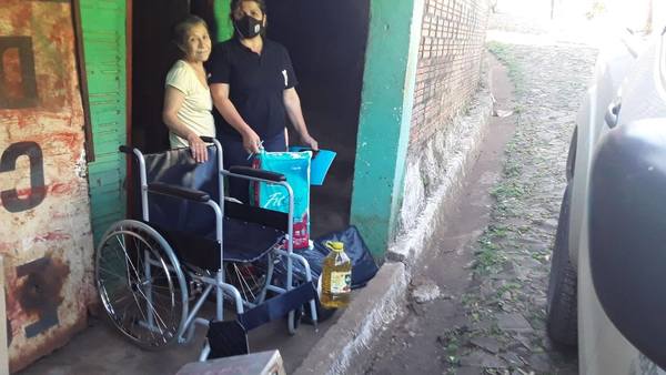 DESDE LA GOBERNACIÓN LLEGAN CON SILLA DE RUEDA PARA DON UGARTE