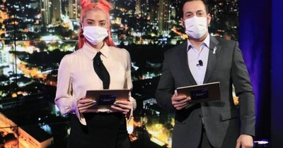 La Nación / Internautas critican look “poco serio” de conductora de noticiero