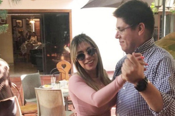 No imputarán a exviceministro por fiesta con modelos