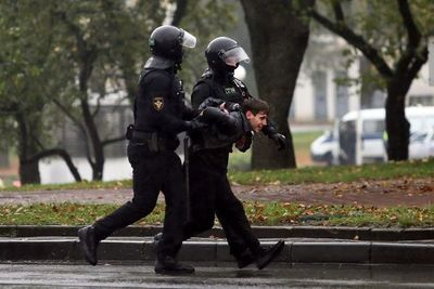 Bielorrusia amenaza con recurrir a armas letales contra manifestantes - Mundo - ABC Color