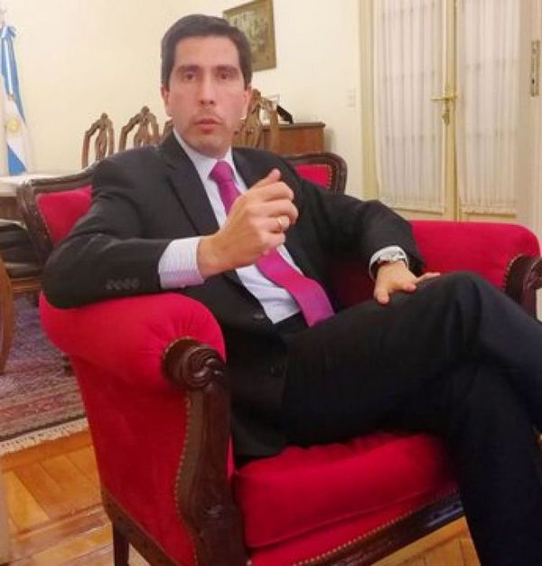 Marito nombra a Federico González al frente de la Cancillería Nacional