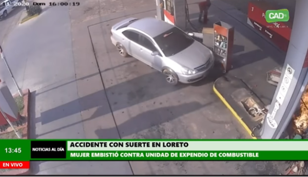 Iba a cargar combustible y casi incendia por completo una estación de servicios.