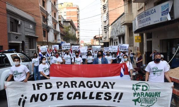 Estudiantes de docencia protestan por fallas en sistema virtual de examen