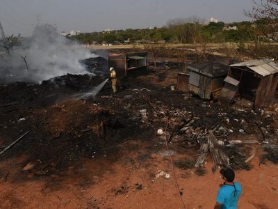 Capa de humo en Gran Asunción se debería a incendios y quema de basura