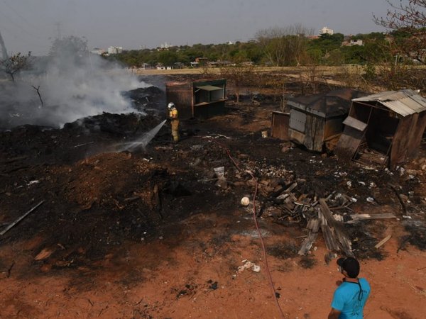 Capa de humo en Gran Asunción se debería a incendios y quema de basura