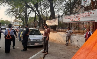 HOY / Bloquean calles al costado de la Plaza Uruguaya debido a convocatoria de campesinos