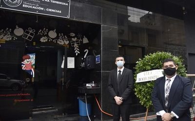 “El MEC necesita estabilidad y no ser una máquina de quitar ministros”, exigen desde la AIEPP - Ancho Perfil - ABC Color