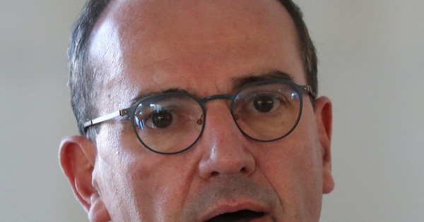La Nación / Francia no descarta bloqueos locales